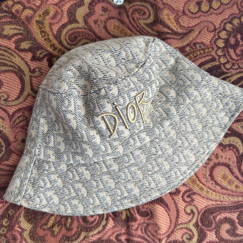 Designer inspired CD bucket hat / size OS